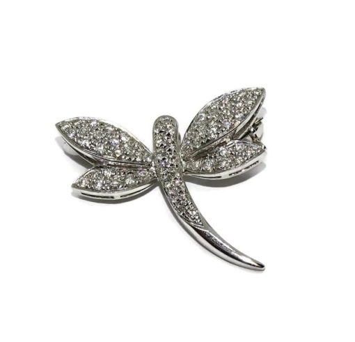 Broche con Forma de libélula de Oro Blanco de 18k y 0.37cts de Diamantes. 2.70gr de Oro de 18k.