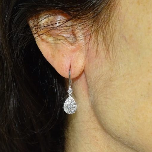 Pendientes de oro de 18k con 0.69cts de diamantes. 2.40cm de largos. Ideal novias, pedidas, fiesta. - Imagen 2