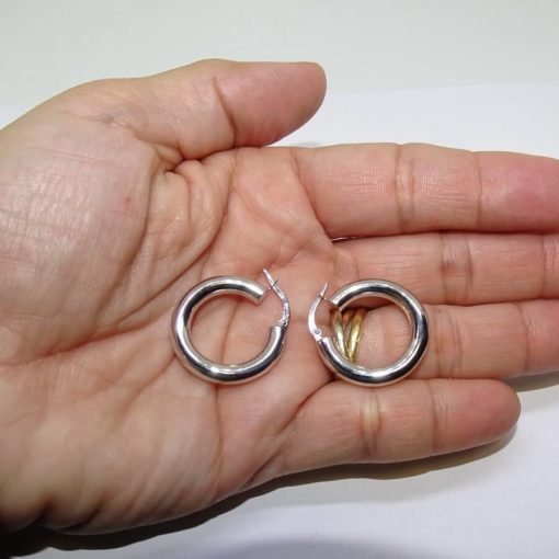 Pendientes aros de oro blanco de 18k anchos, de 4mm de grosor y 2.30cm de diámetro exterior. - Imagen 4