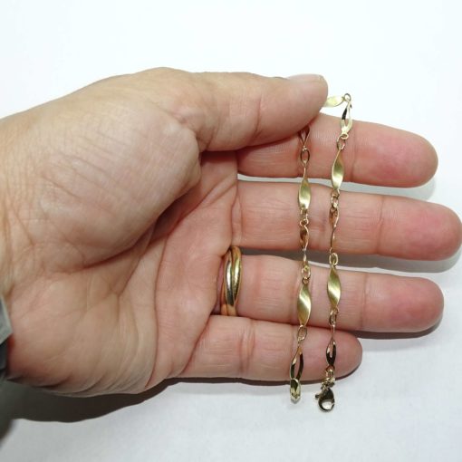 Pulsera de oro amarillo de 18k para mujer de eslabones ovalados con cuerpo y calados. - Imagen 3