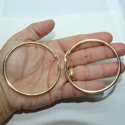 Pendientes aros de oro amarillo de 18Ktes de 3.00 mm de ancho por 5.70 cm de diámetro exterior. Peso; 5.10gr de oro de 1ª Ley Cierre fácil click - Imagen 4