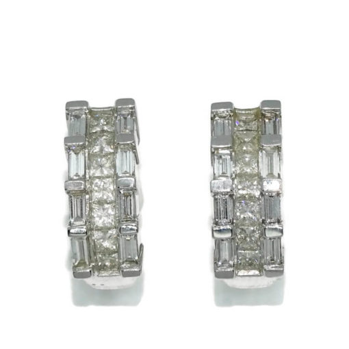 Preciosos pendientes con 2.17cts de diamantes y oro blanco de 18k. Peso; 9.40gr de oro de 18k.