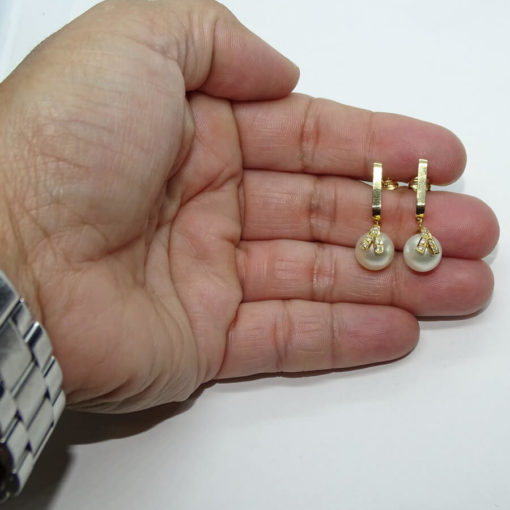 Pendientes para mujer de oro amarillo de 18k con circonitas engastadas y perlas cultivadas redondas de 9.00mm - Imagen 3